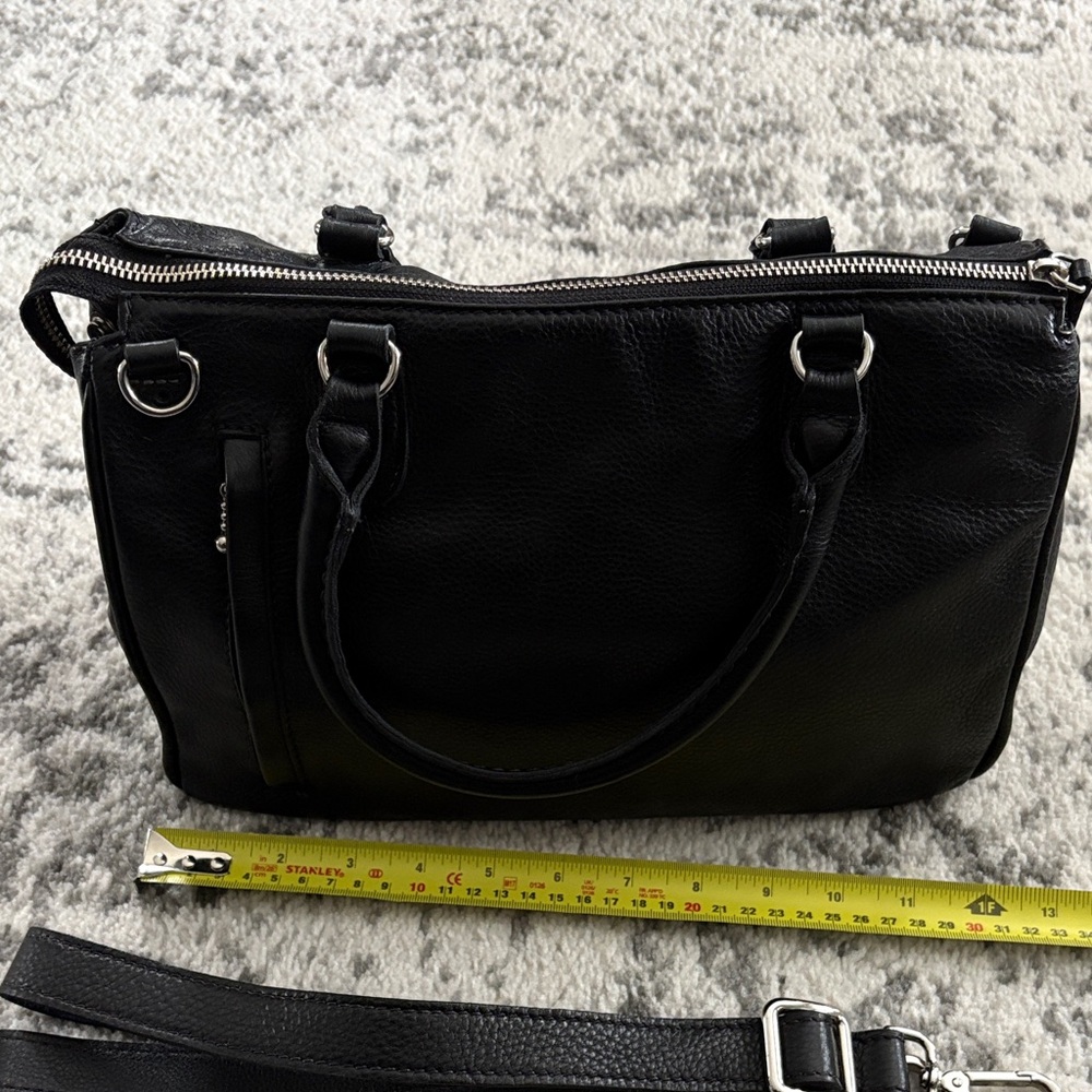 Roots Black Pebbled Leather Tote Bag with Removable Strap - Picture 2 of 13